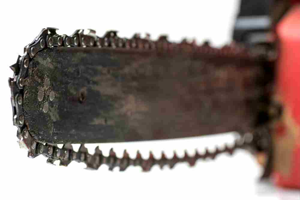 How To Keep Chainsaw Chain Tight