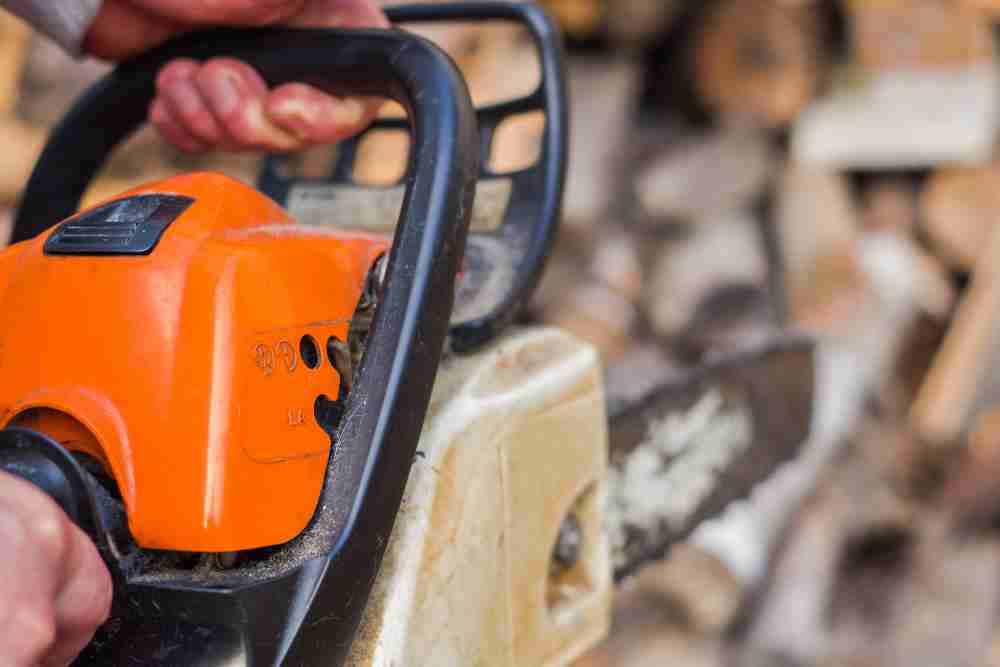 How To Tighten Chainsaw Blade